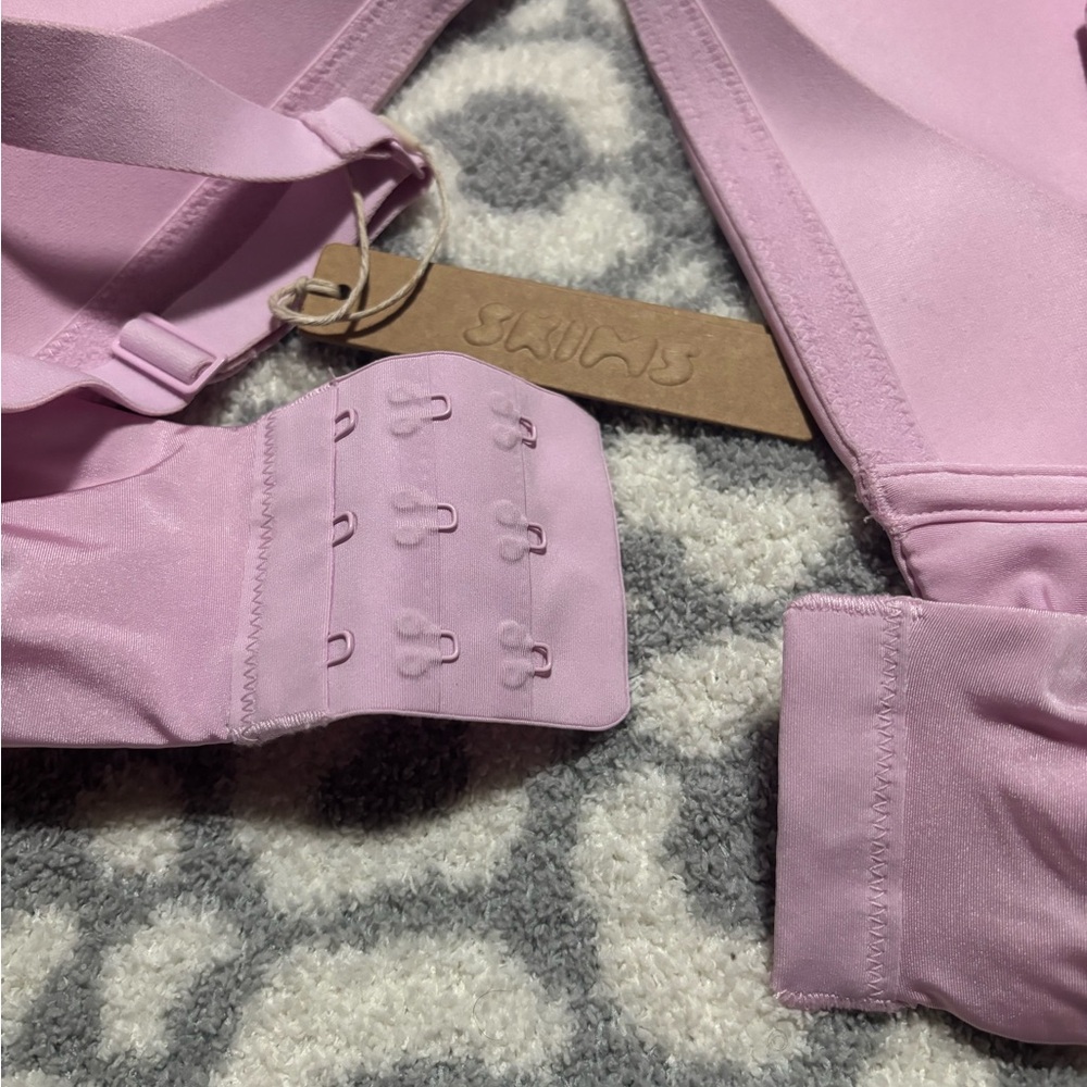 SKIMS Light Pink Wireless Triangle Bra - Picture 3 of 5